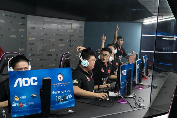 在強隊交鋒 在強隊交鋒